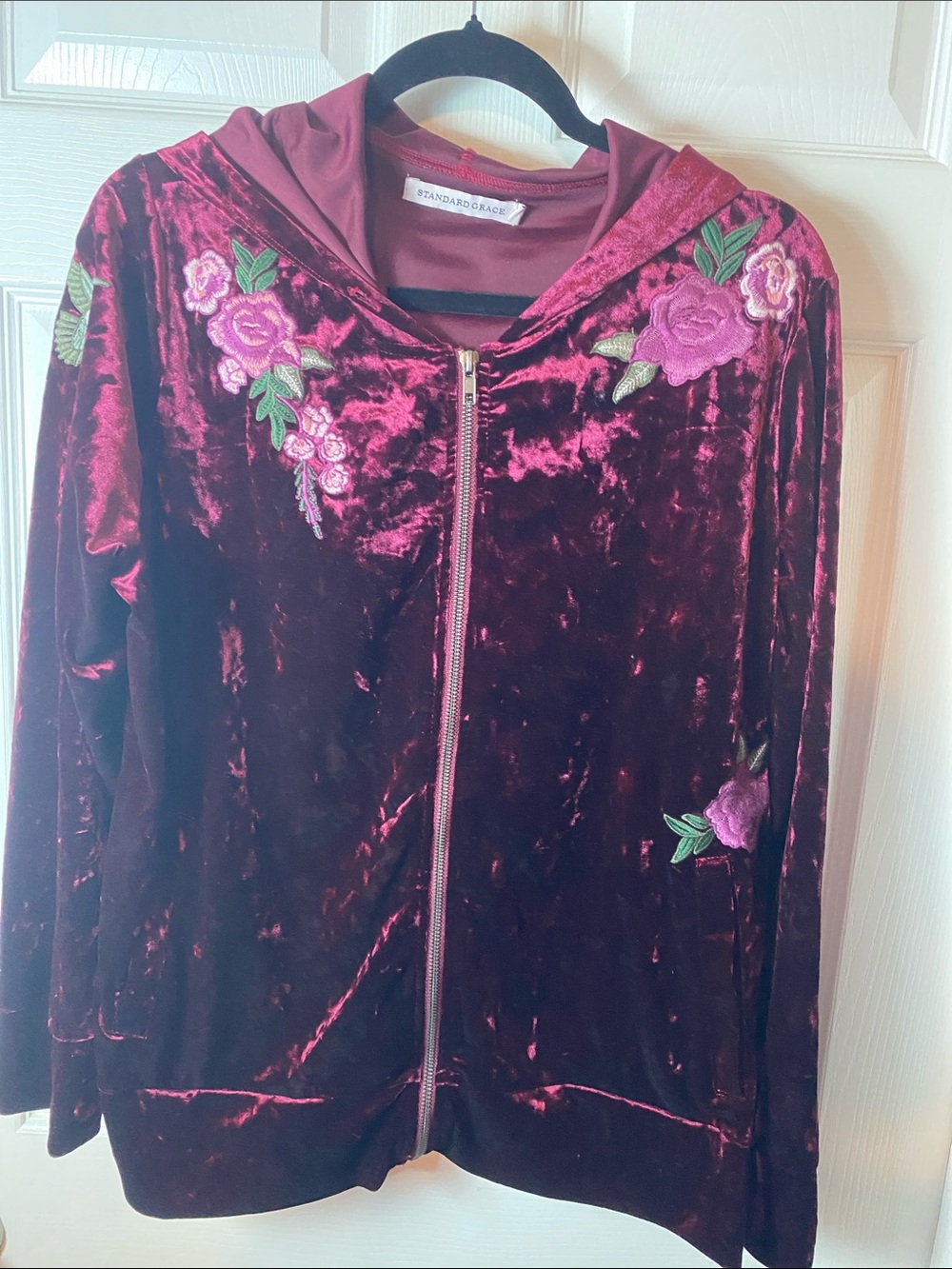 Standard Grace Women's Burgundy Crushed Velvet Floral Zip Hoodie Size Large